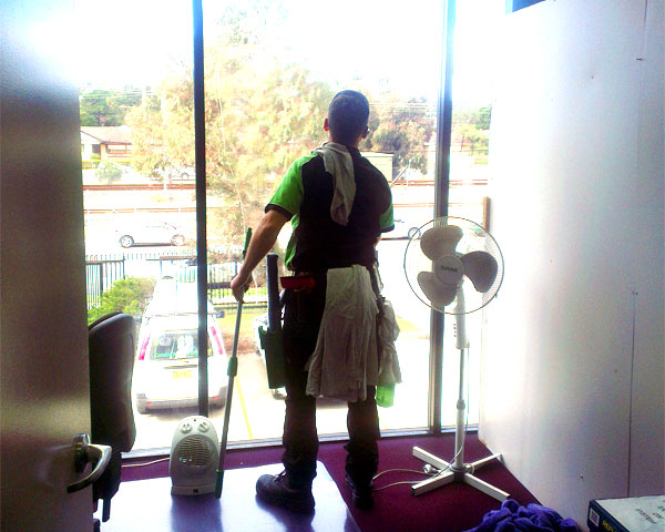 Window cleaning and office cleaning in Minto